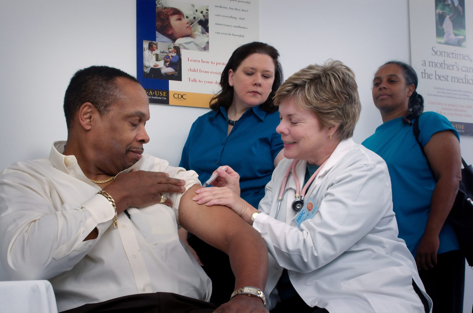 A man getting a vaccine