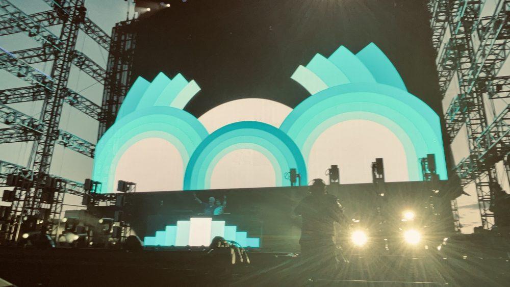 Polo & Pan's electronic light show stage set up