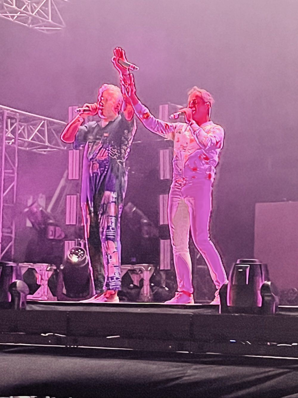 Polo & Pan wave thank you to the crowd