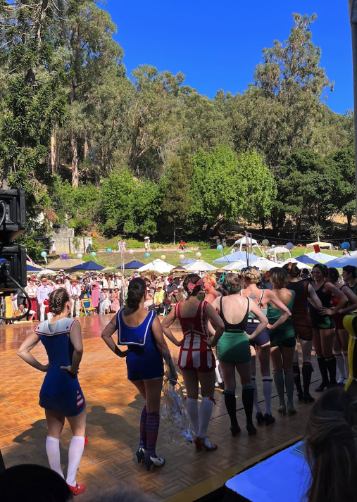 the deco belles from behind, in a line