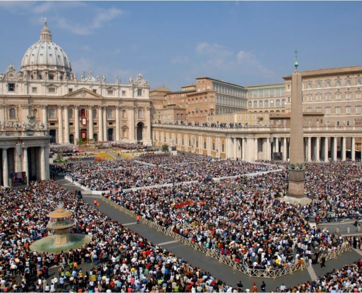 Eventgoes gather in Vatican City